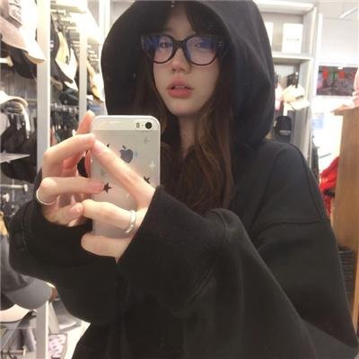 布劳涅森林的女人们